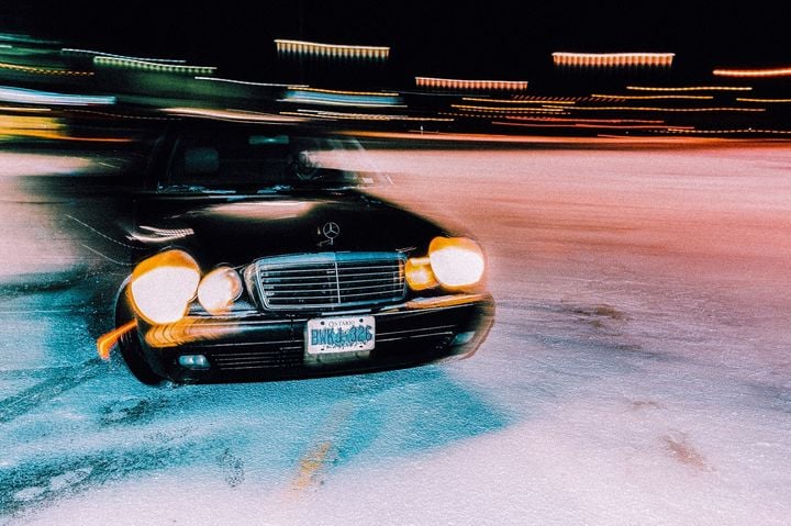 An expert from Driving Dynamics says there are three primary reasons why people speed: It’s a bad habit they’ve acquired, they’re in a rush, or they’re distracted. - Photo: pexels/Harrison Haines