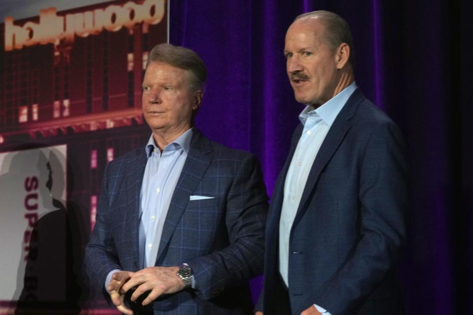 Phil Simms, left, and Bill Cowher take part in the CBS Sports press conference at Super Bowl 58 in Las Vegas.