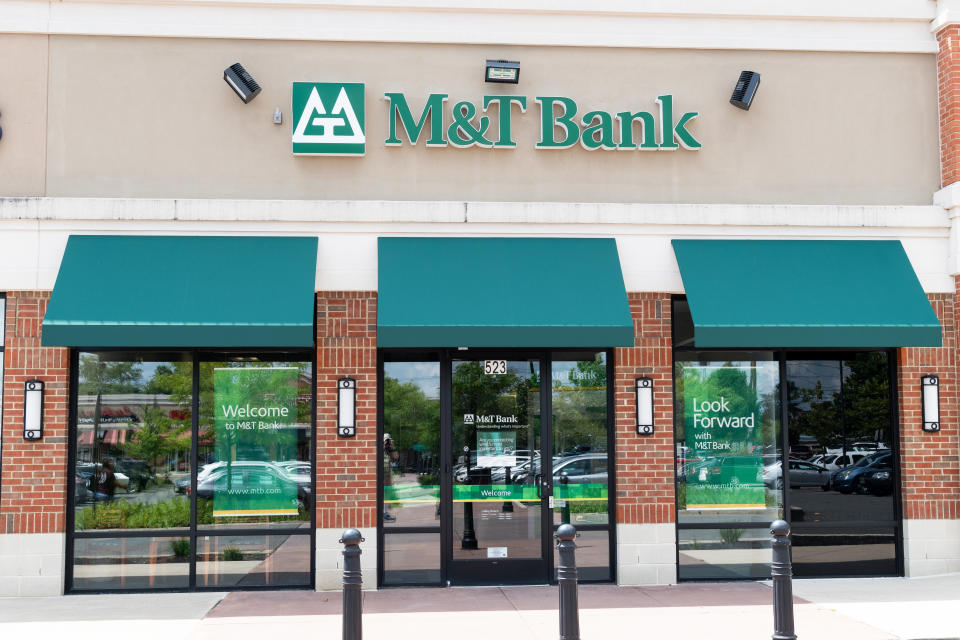 NORTH BRUNSWICK TOWNSHIP, NJ, UNITED STATES - 2018/08/14: M&T Bank branch in North Brunswick Township, New Jersey. (Photo by Michael Brochstein/SOPA Images/LightRocket via Getty Images)