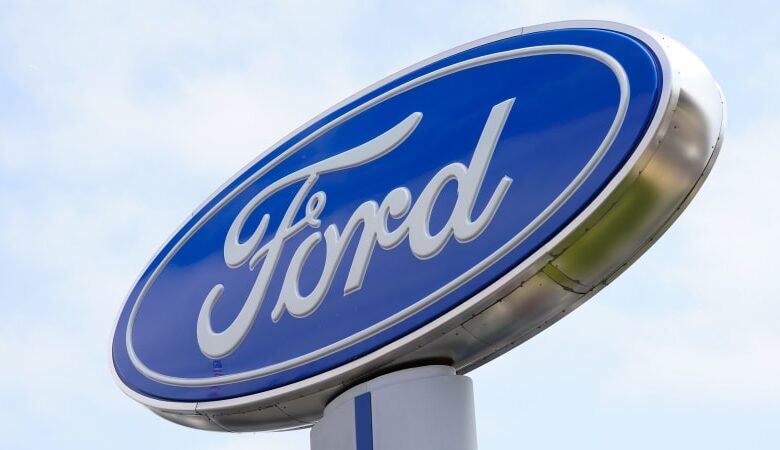 Ford withdraws its 2023 forecast warns of higher losses on