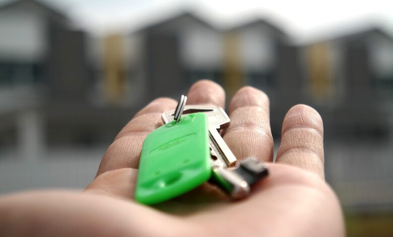 Mortgage keys i hand Pixabay