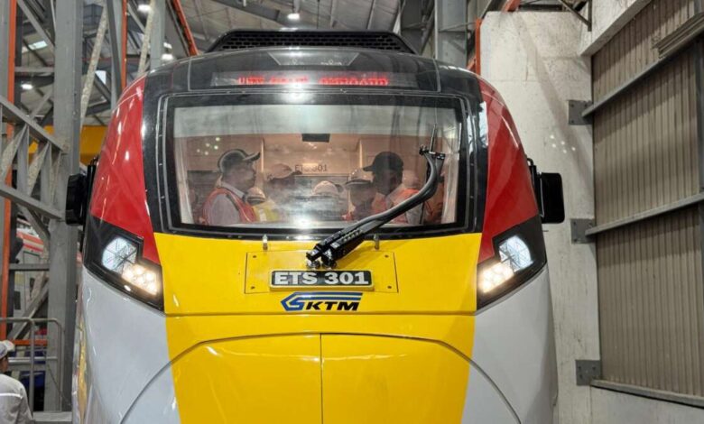 KTMB gains 2 new ETS train sets, operational in 2026 1 KTM ETS ETS3 Anthony Loke Batu Gajah depot Apr 2025 3 1200x675